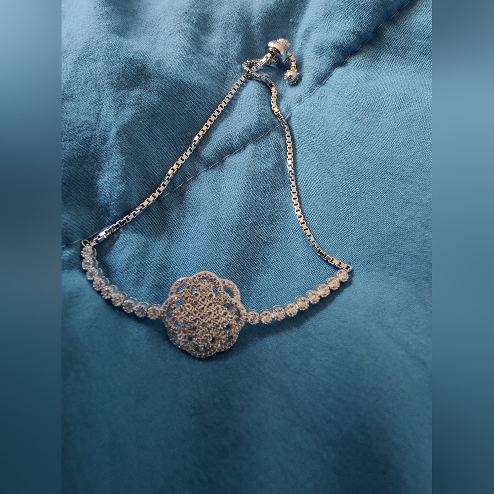 New Bella Luce rhodium over sterling white diamond simulant adjustable bracelet - Picture 1 of 8